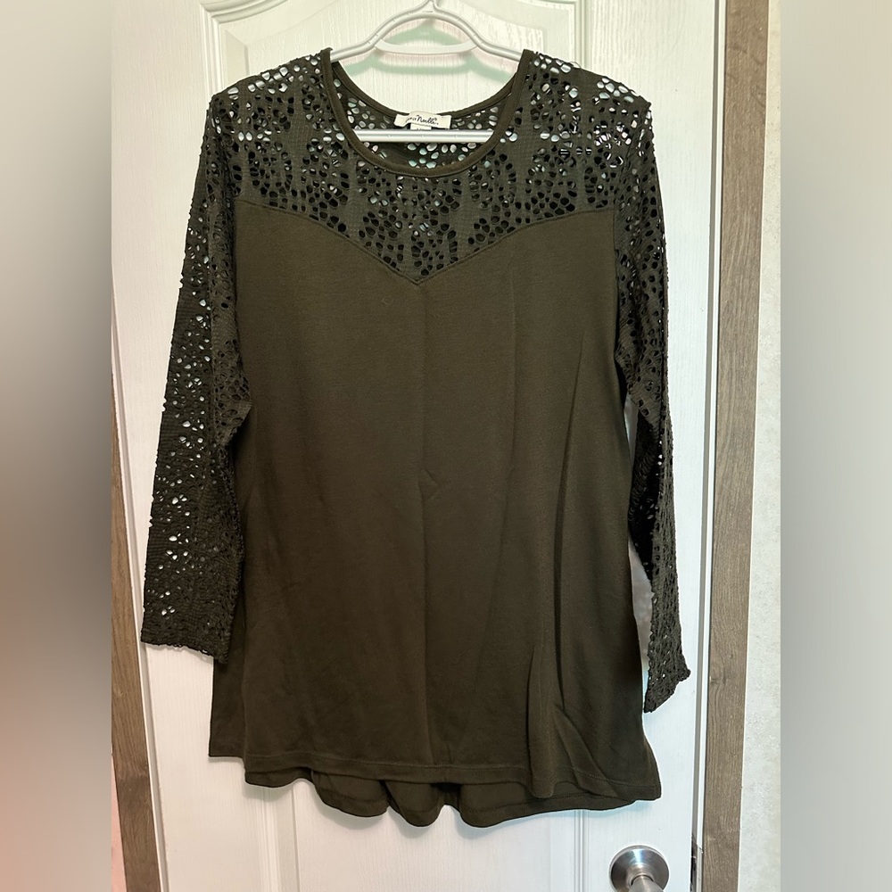 Simply Noelle L/XL long sleeve lace shirt
